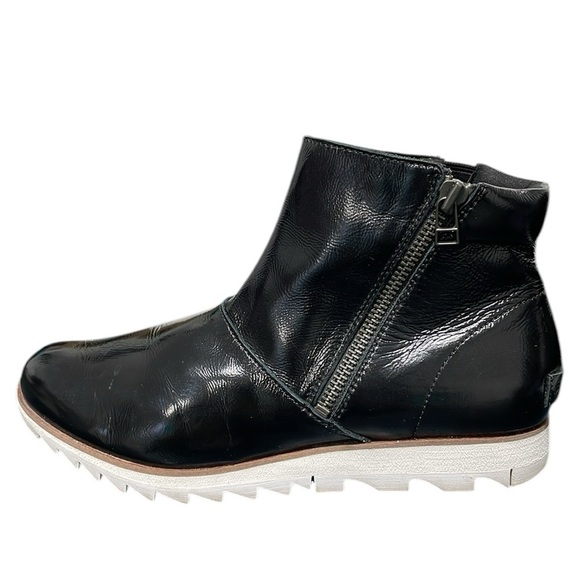 SOREL Booties Black Patent Leather Ankle Boots Harlow Size 10 - Picture 1 of 9